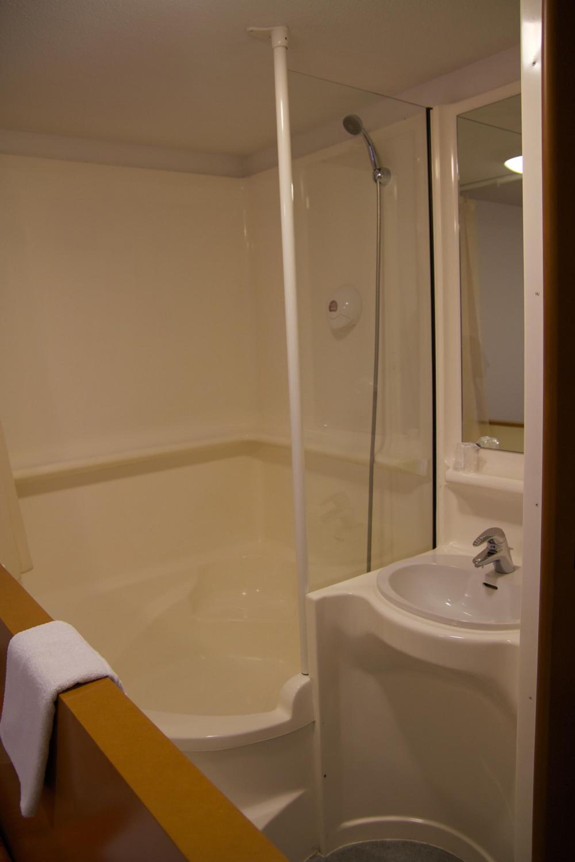 combined shower/bathtub, free toiletries, hair dryer, towels