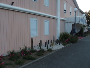 Vista frontal de la propiedad