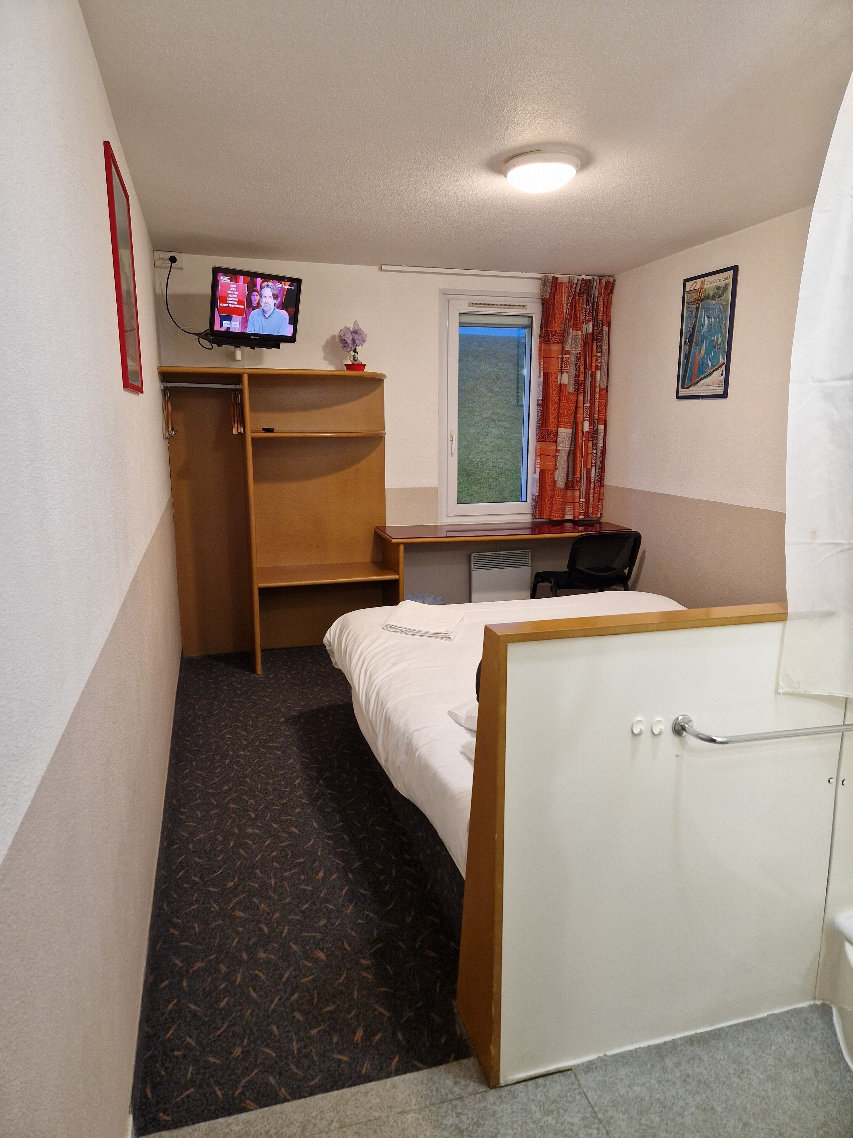 ダブルルーム | デスク、遮光カーテン、防音設備、WiFi (無料)