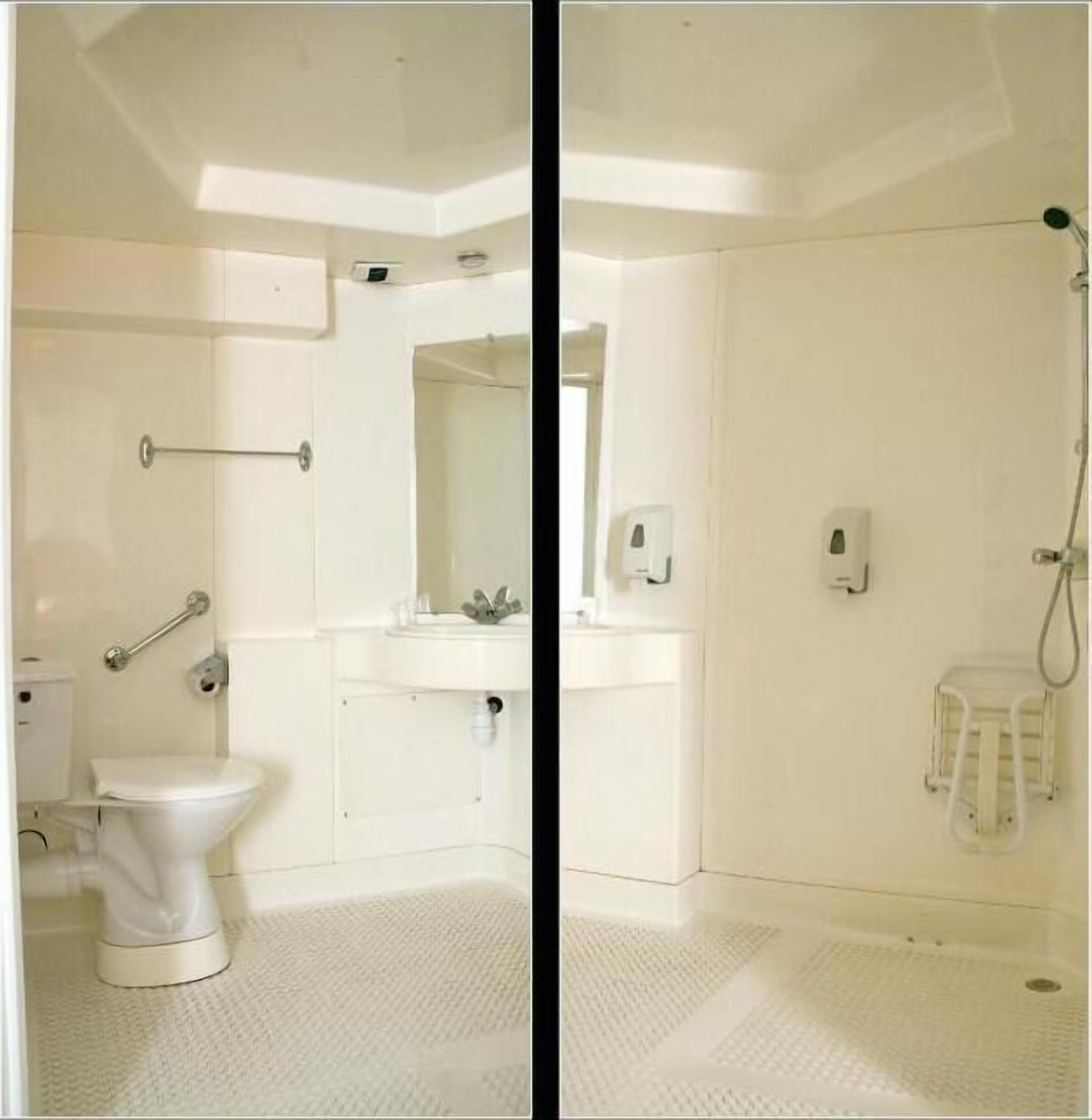 combined shower/bathtub, free toiletries, hair dryer, towels