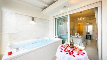 Suite private terrace and external jetted tub + External Sauna | 1 Schlafzimmer, Minibar, Zimmersafe, Schreibtisch