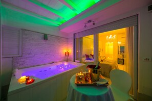 Minibar, coffres-forts dans les chambres, bureau, chambres insonorisées