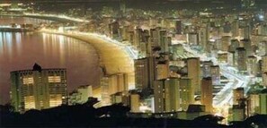 Trên bãi biển, khăn tắm biển 