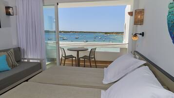 Escritorio, cunas, wifi gratis y ropa de cama