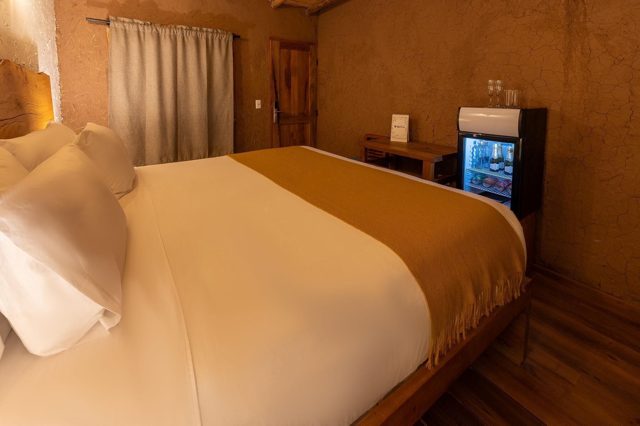 خزنة داخل الغرفة وبديكورات فريدة لكل غرفة وطراز فريد لكل وحدة