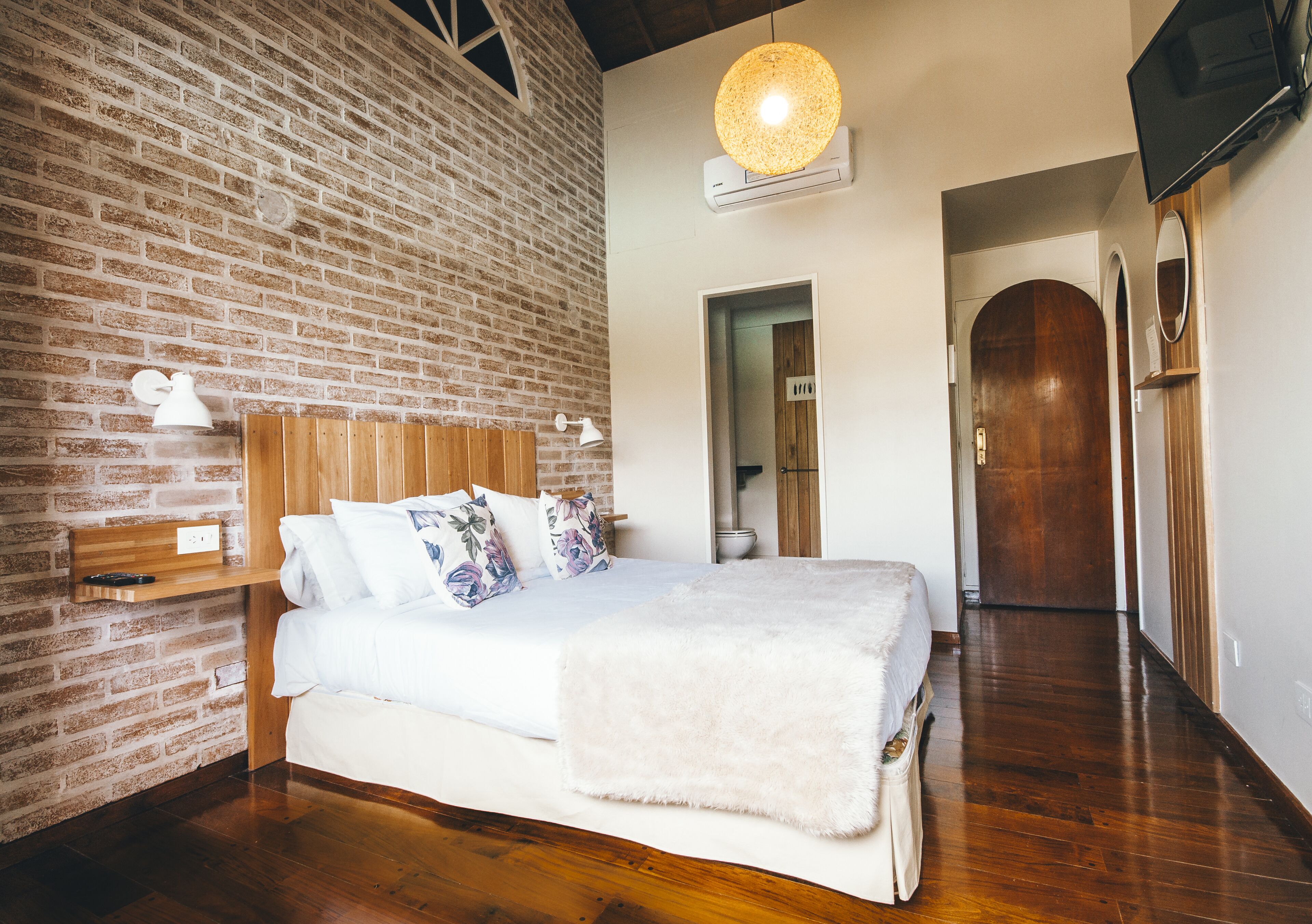 Habitación estándar | Ropa de cama de alta calidad, edredón y decoración personalizada 