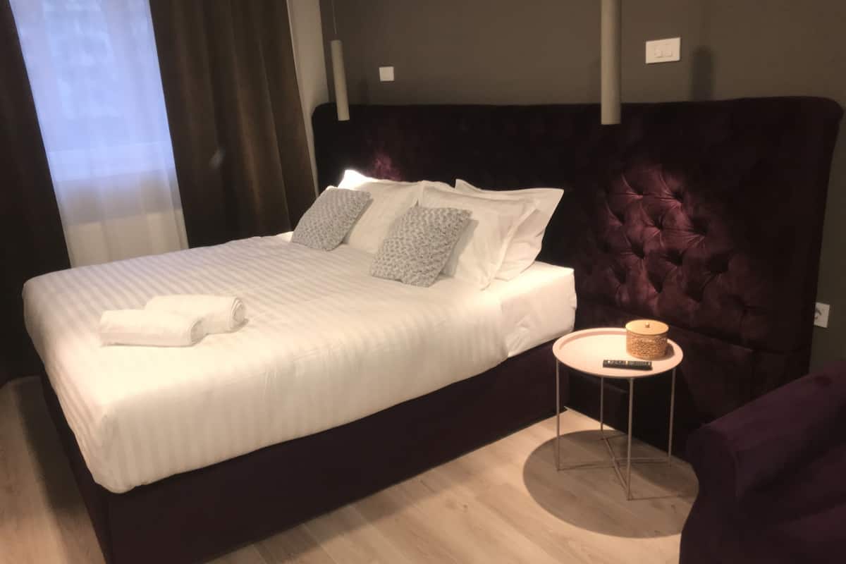 basic double or twin room, 1 bedroom, non smoking, city view | minibar, in-room safe, desk, soundproofing