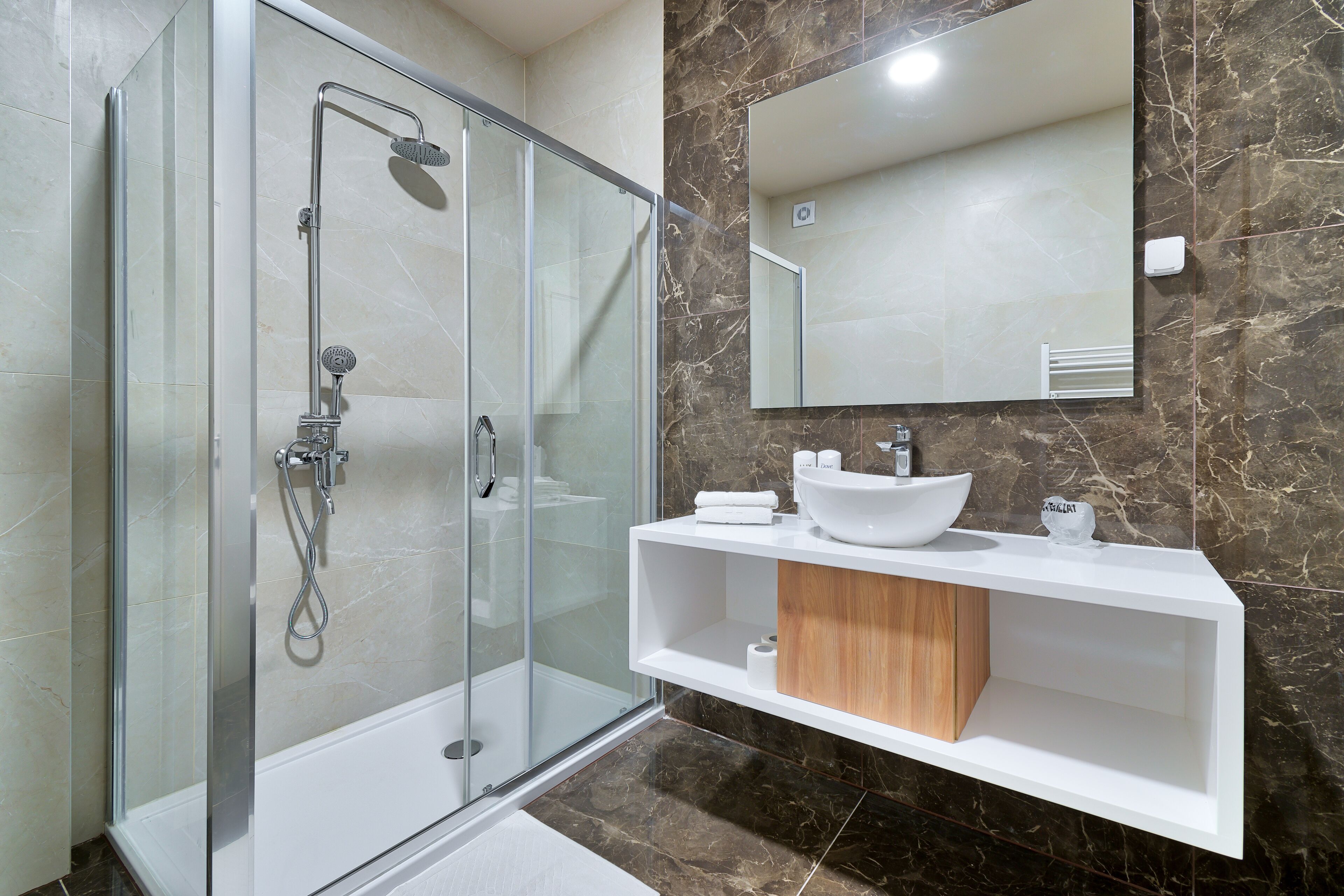 double room | bathroom shower