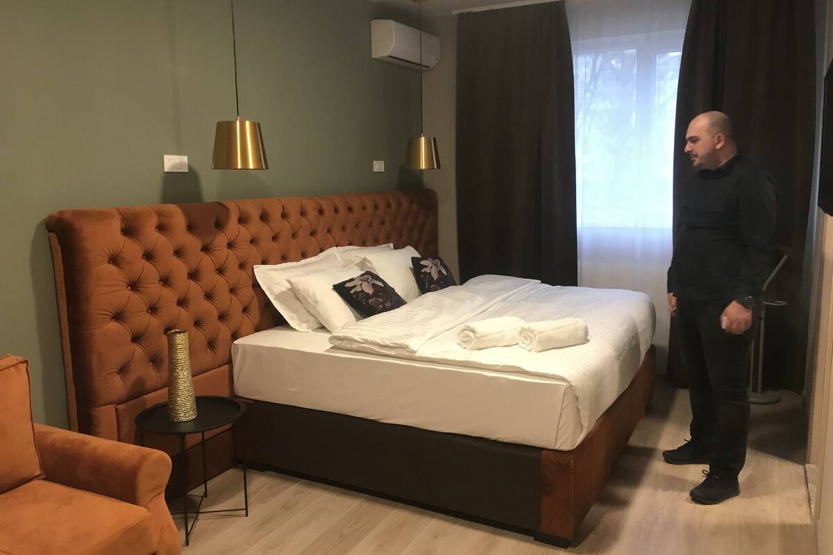 basic double or twin room, 1 bedroom, non smoking, city view | minibar, in-room safe, desk, soundproofing