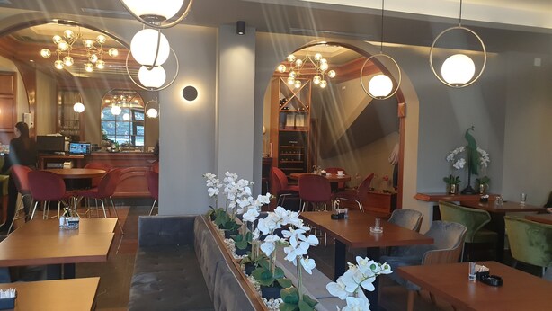 Lobby lounge