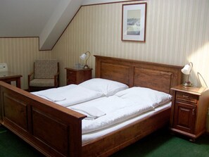 Superior Double Room | Minibar, in-room safe, desk, blackout drapes