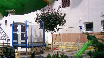 Children’s play area – outdoor