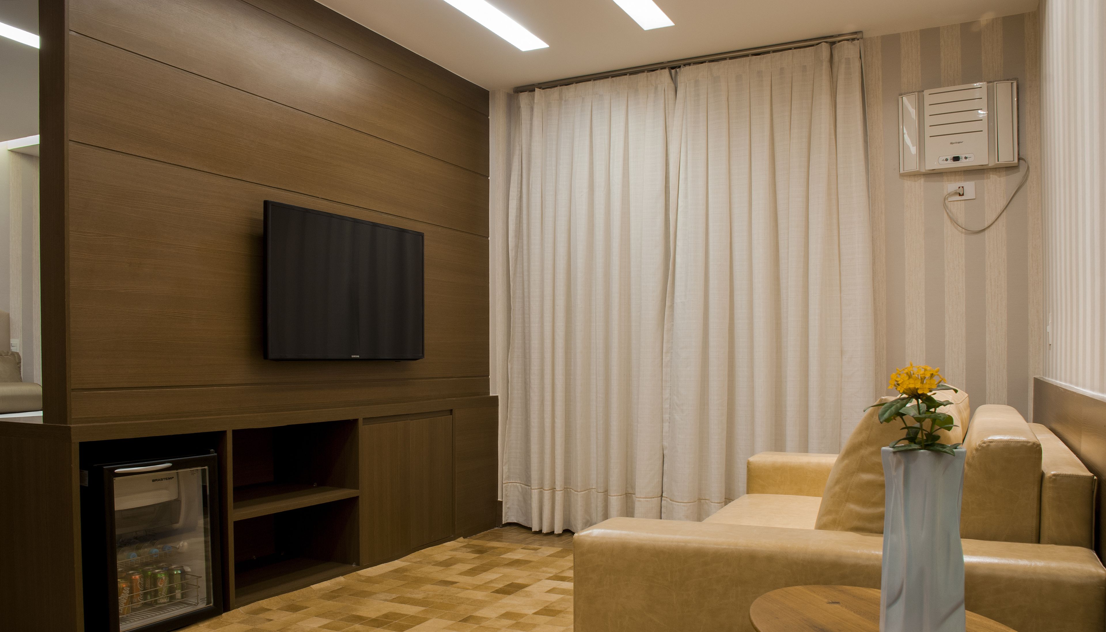 suite, jetted tub | living room | lcd tv