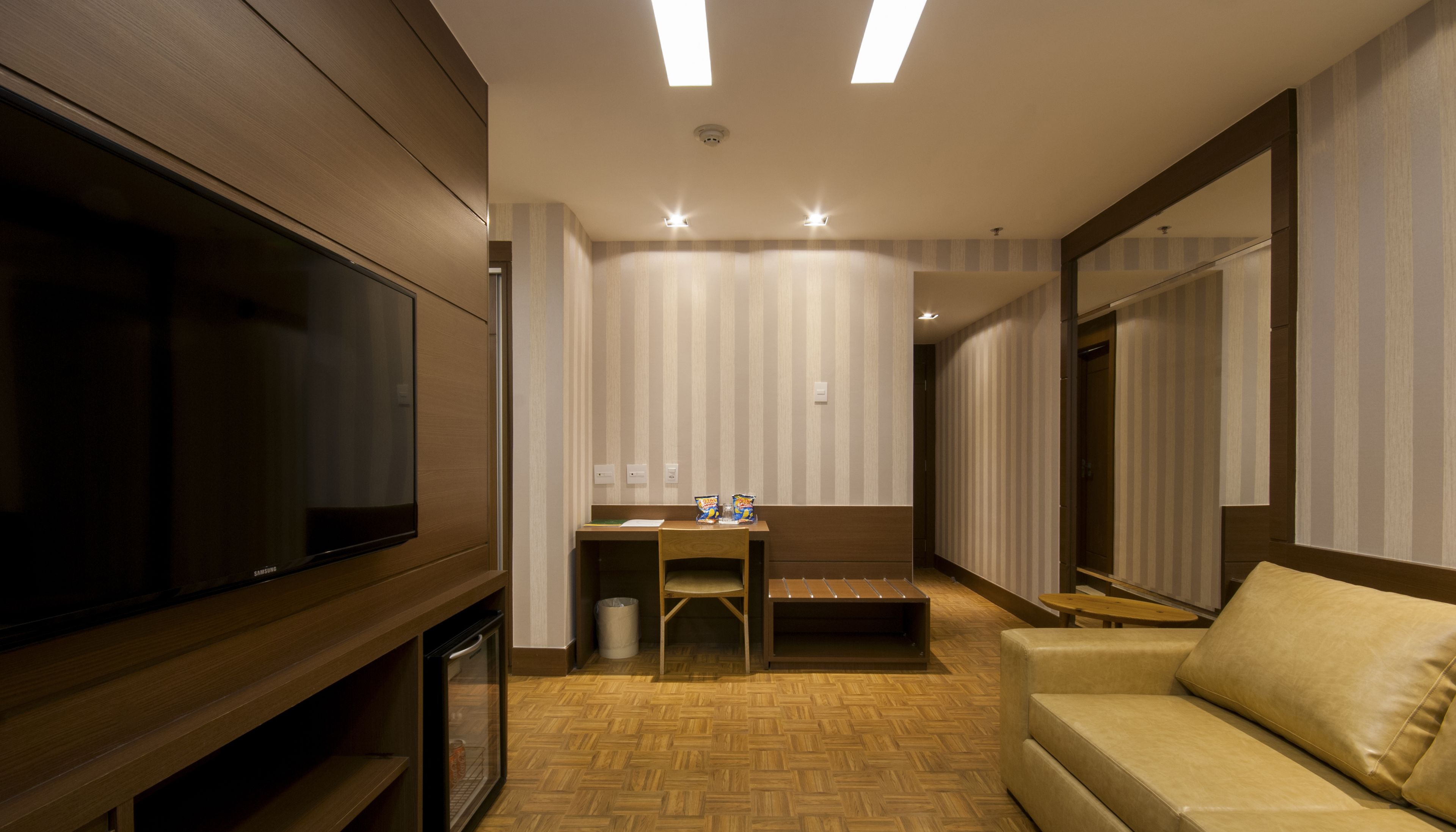 executive suite | living room | lcd tv