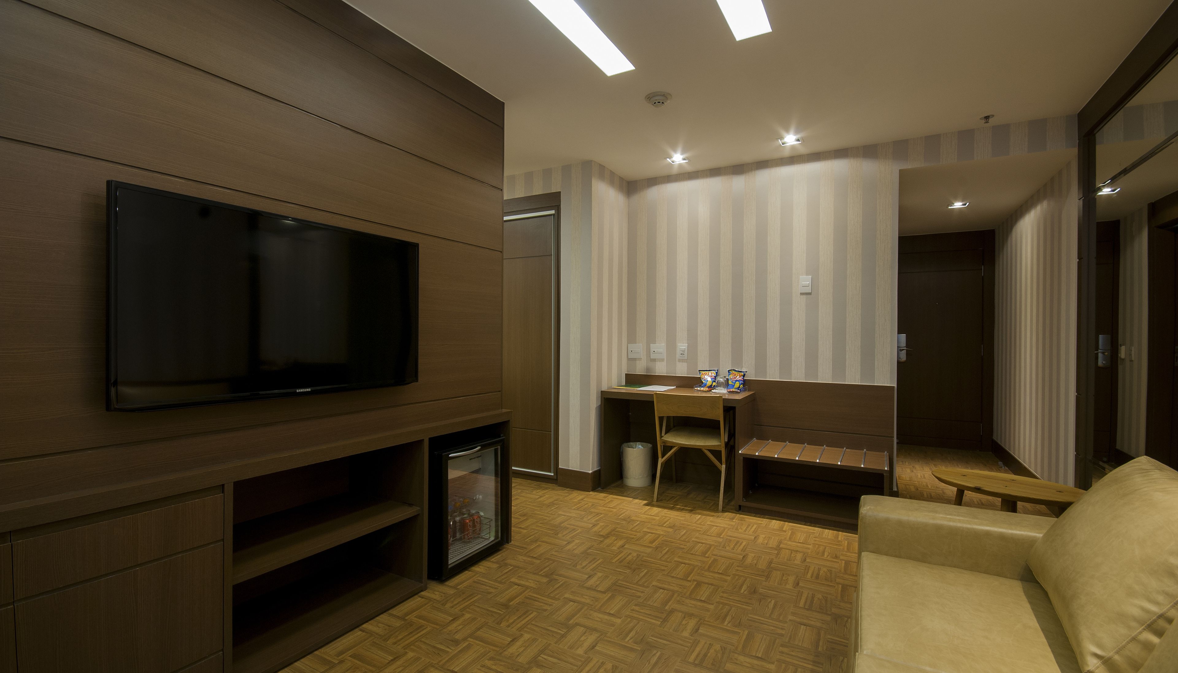 executive suite | living room | lcd tv