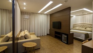 Executive Suite | Living room | LCD TV - Américas Granada Hotel (Rio de Janeiro)