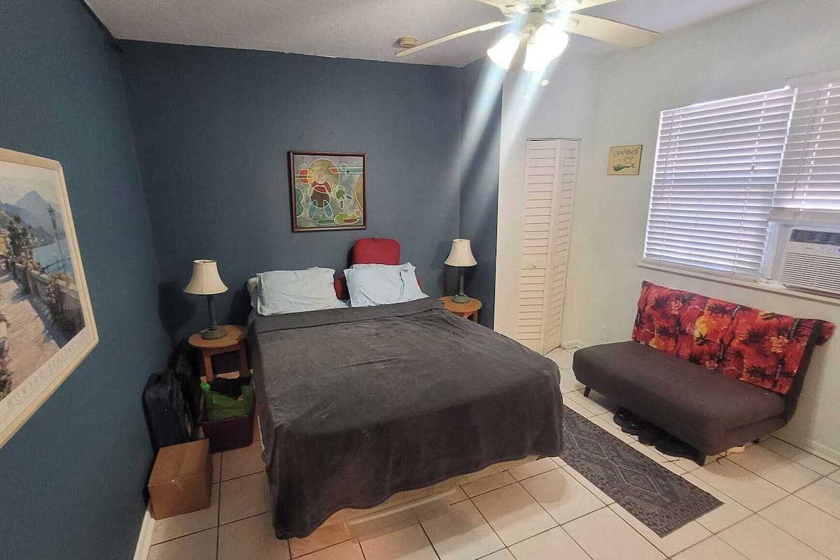 #5 =Ocean Breeze = 1 bedroom with a queen sized bed | Living area | TV