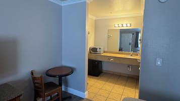 Comfort-Zimmer, 2Â Queen-Betten | Badezimmer