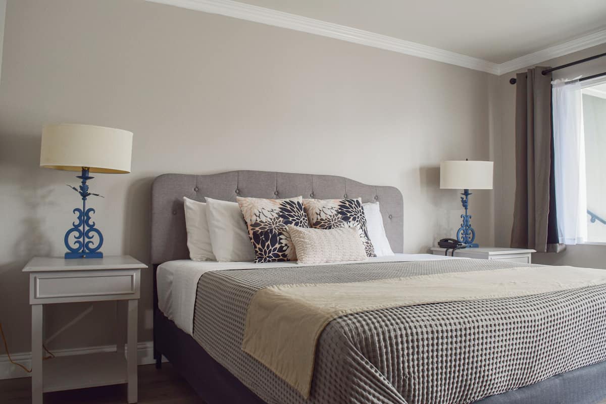 Traditional Room, 1 King Bed | Blackout drapes, free WiFi, bed sheets
