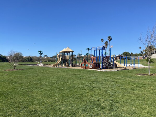 Área de juegos infantiles al aire libre