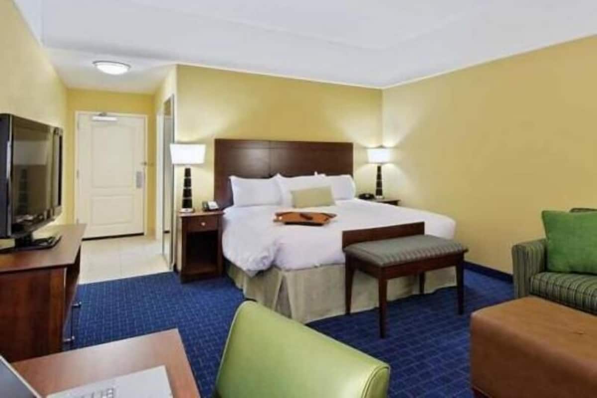 Free cribs/infant beds, free WiFi, bed sheets