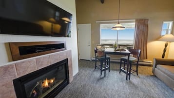Room, 1 King Bed, Fireplace, Oceanfront