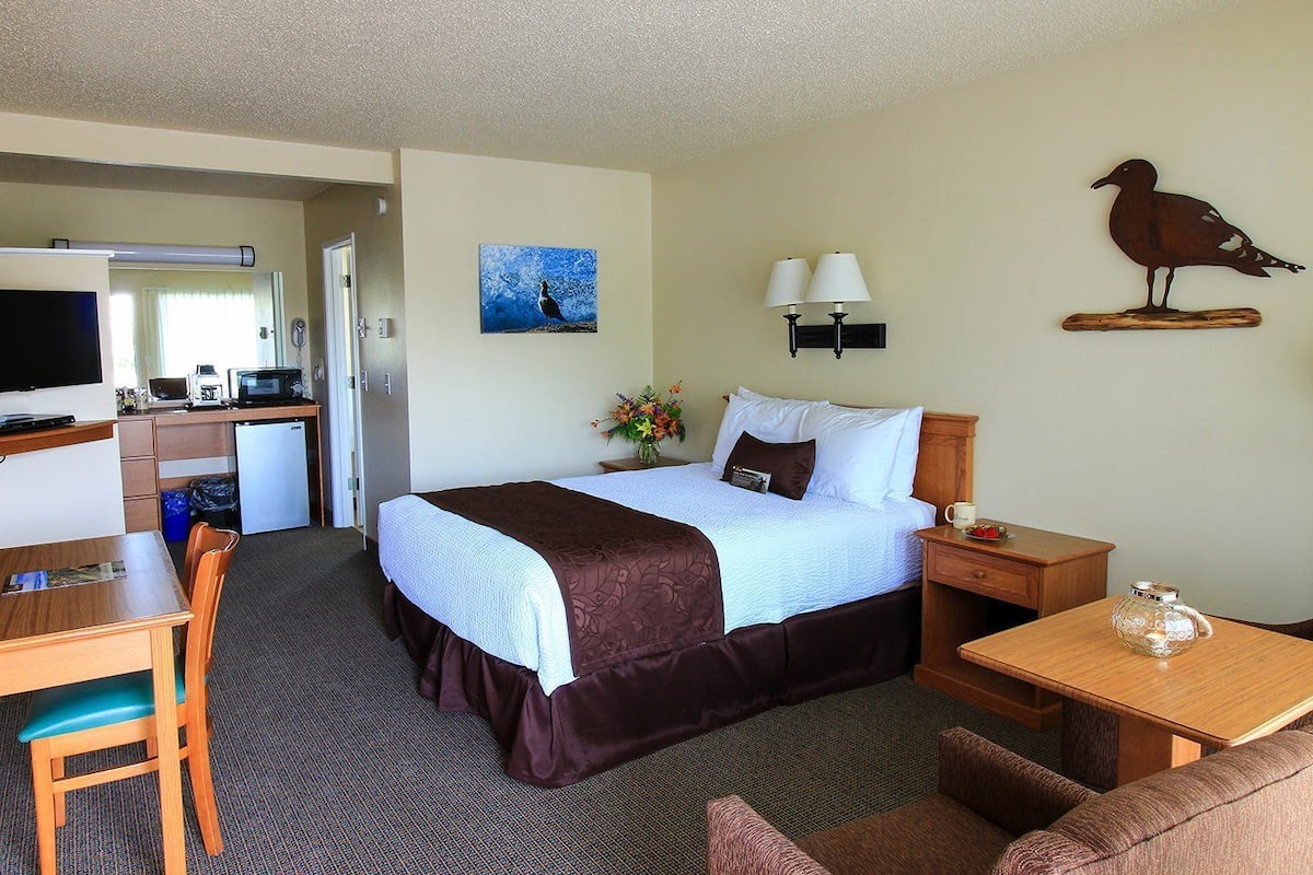 Queen Bed Non Ocean View