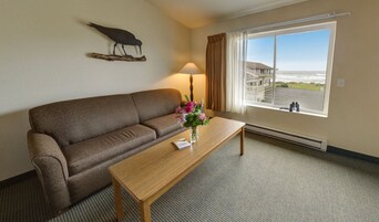 King Bed Partial Ocean View | Desk, free WiFi, bed sheets