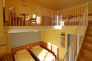 Hypo-allergenic bedding, in-room safe, desk, blackout curtains