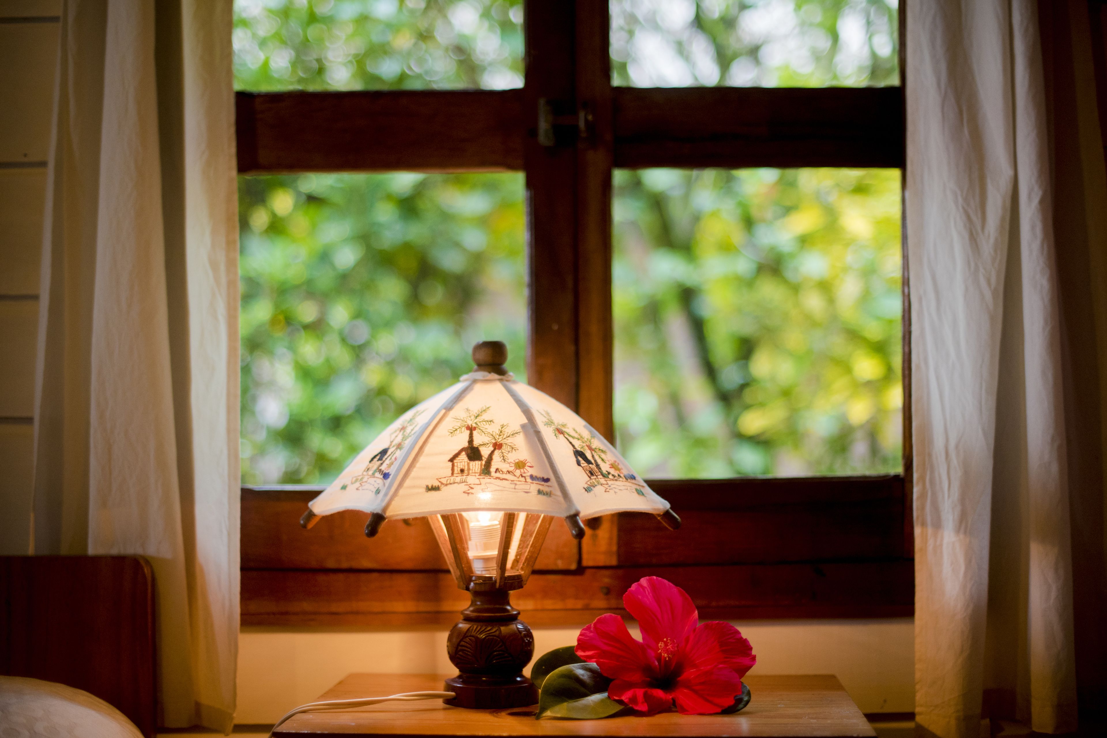 in-room safe, laptop workspace, blackout curtains, bed sheets