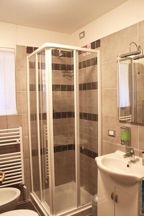 Bathroom - Al Passetto St. Peter's bike (Rome)