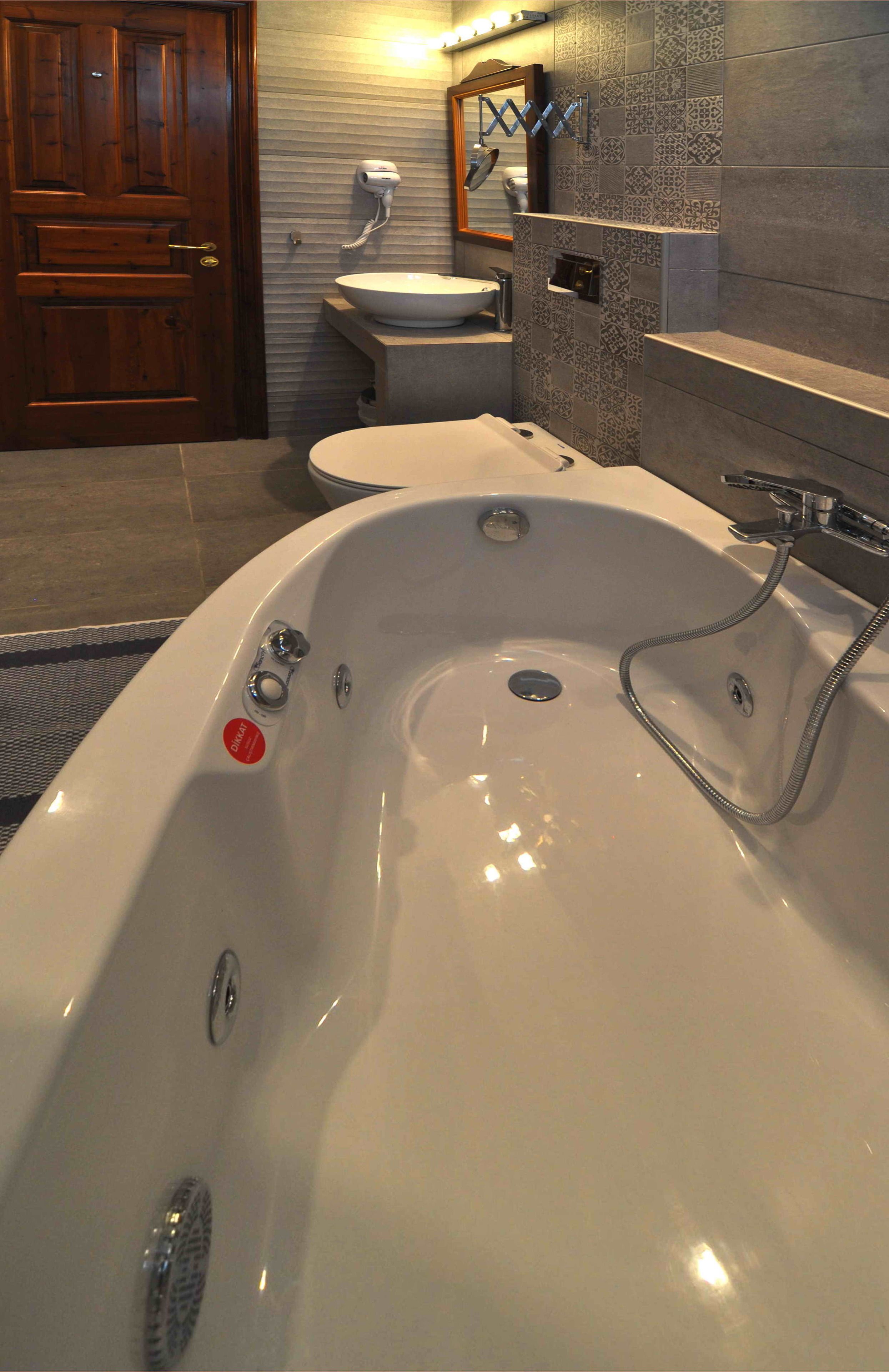 superior double room, hot tub, sea view | in-room safe, individually decorated, individually furnished, desk