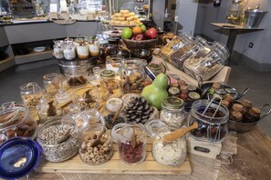 Daily buffet breakfast for a fee
