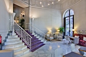 Bar (on property) - Petit Palace Savoy Alfonso XII (Madrid)