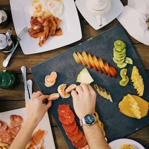 Tägliches Frühstücksbuffet (19 EUR pro Person)