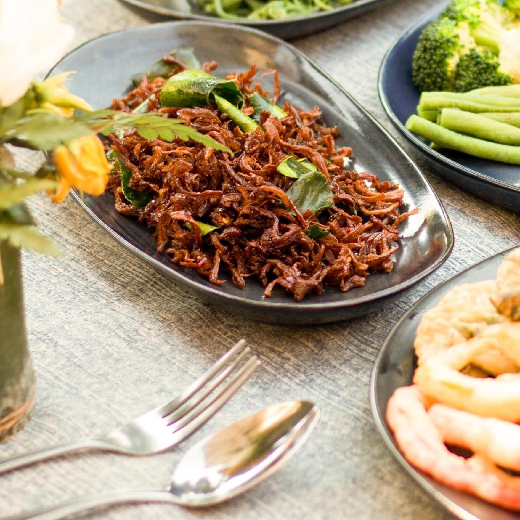 breakfast, lunch, dinner served; international cuisine