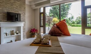 迷你吧、办公桌、折叠床/加床（额外收费）、免费 WiFi