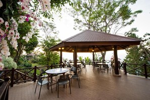 Breakfast, lunch, dinner served; international cuisine  - Doi Tung Lodge (Mae Fa Luang)
