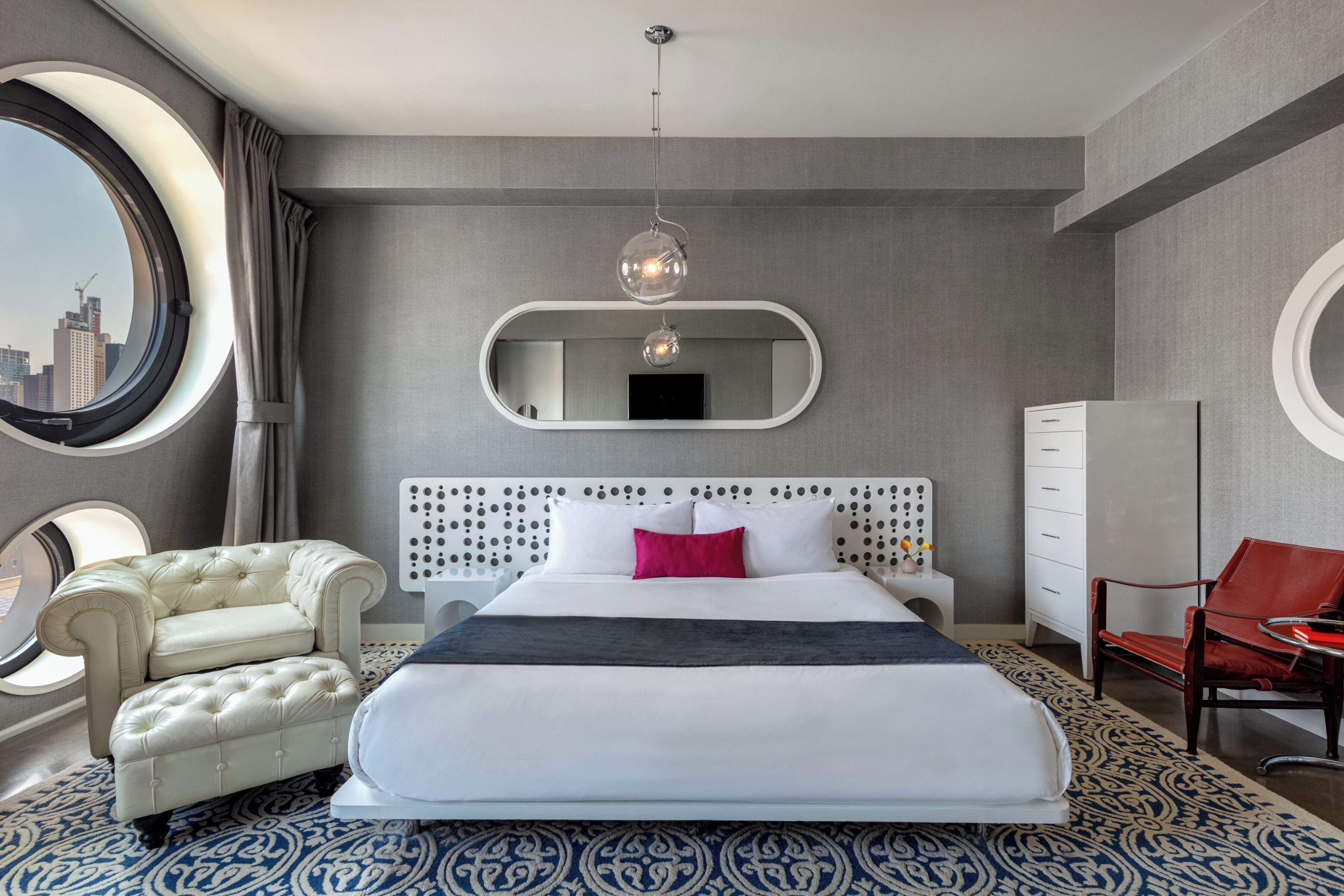 客房, 1 张特大床 (Gold) | 迷你吧、客房内保险箱、办公桌、笔记本电脑工作区