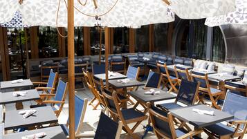 Tempat makan outdoor