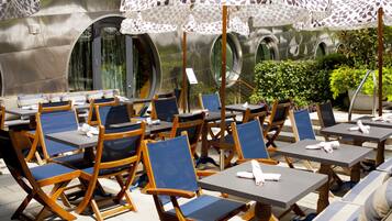 Tempat makan outdoor