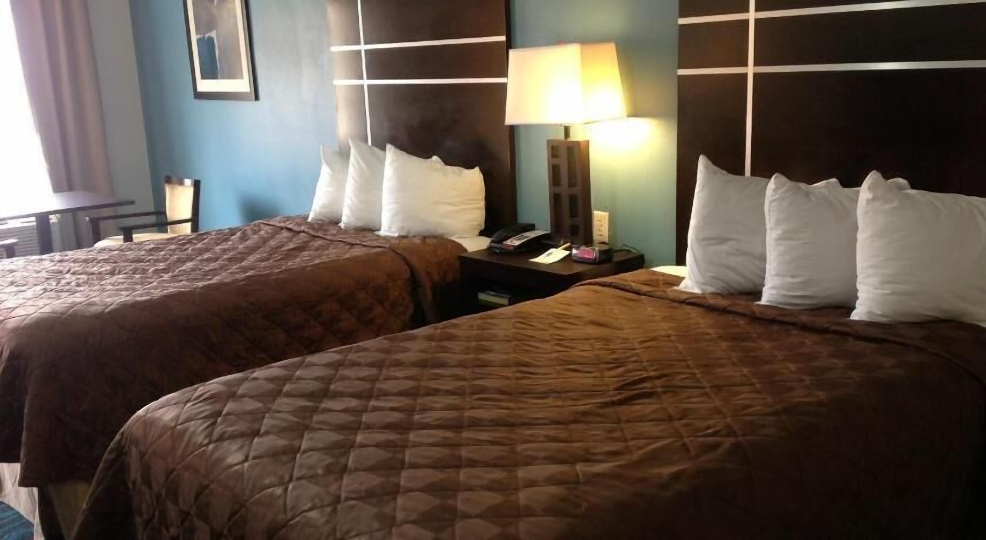 Camas con pillow-top, escritorio y espacio para trabajar con laptop 