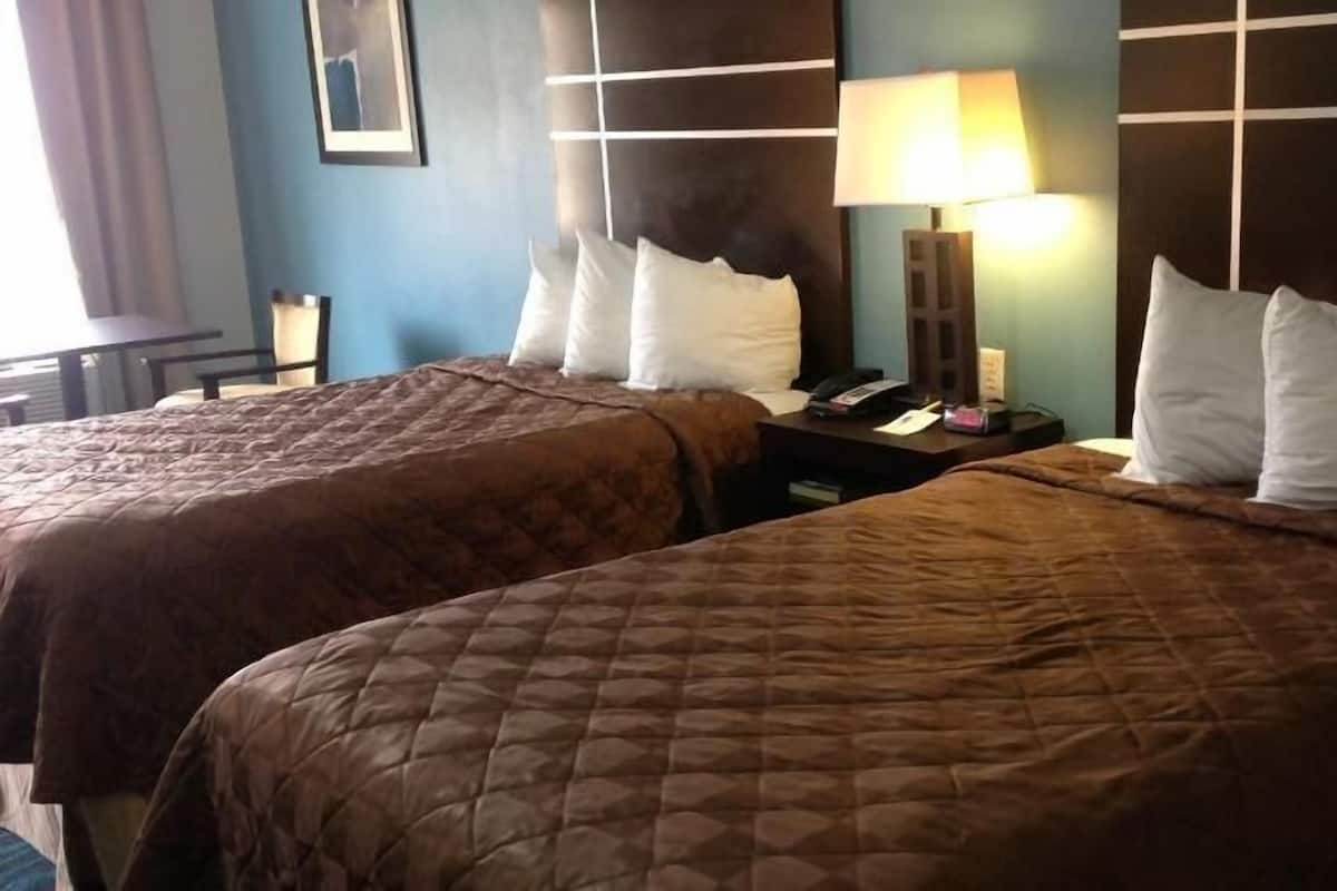 Camas con pillow-top, escritorio y espacio para trabajar con laptop