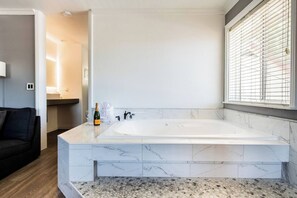 Indoor spa tub - Big Bear Spa Suites (Big Bear Lake)