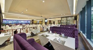 Tägliches Frühstücksbuffet gegen Gebühr