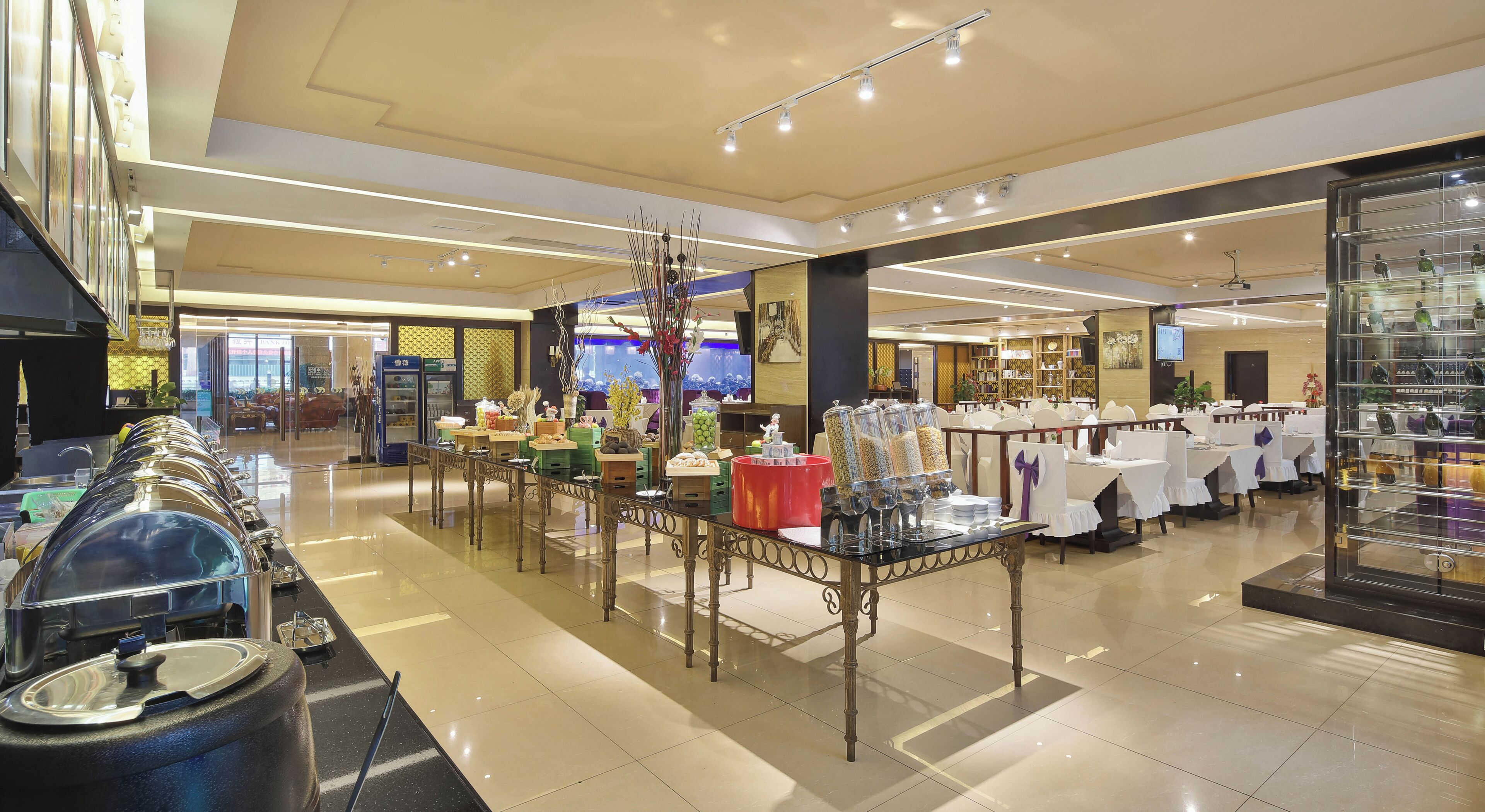 daily buffet breakfast (cny 88 per person)