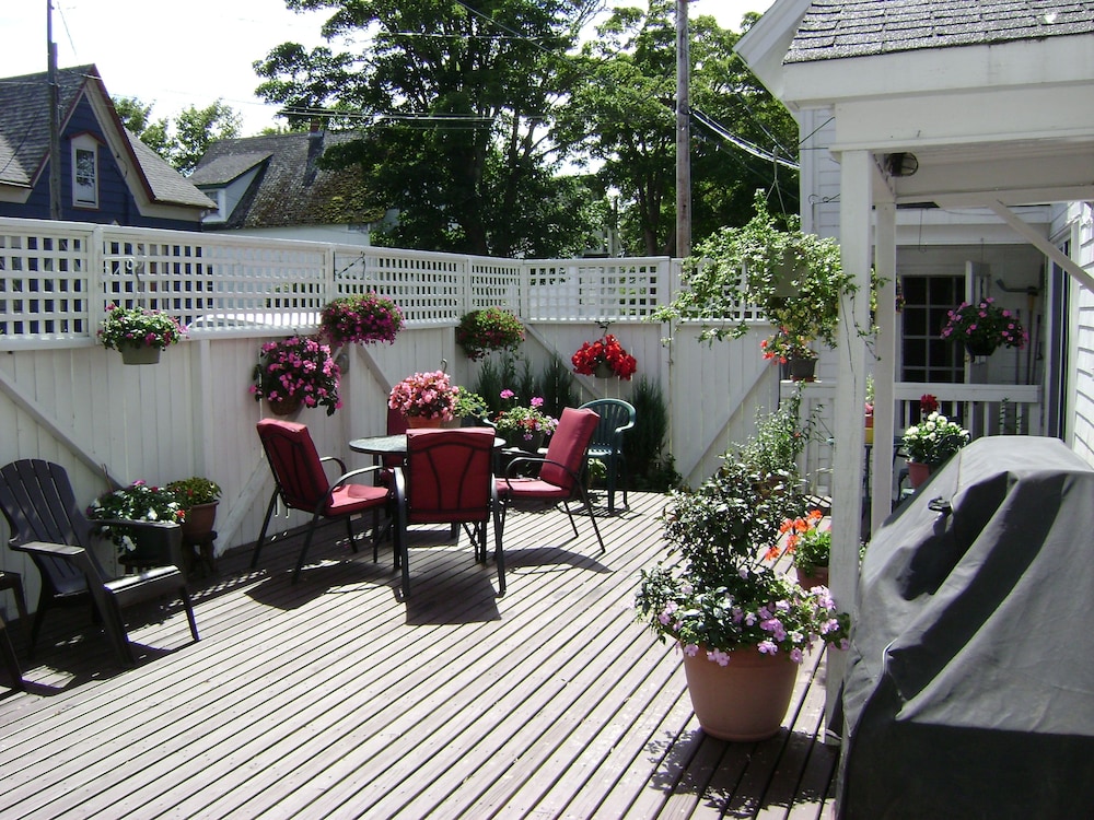 Lakelawn B&B and Motel by null