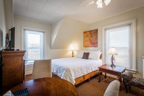 Main House B&B, 1 Queen Bed