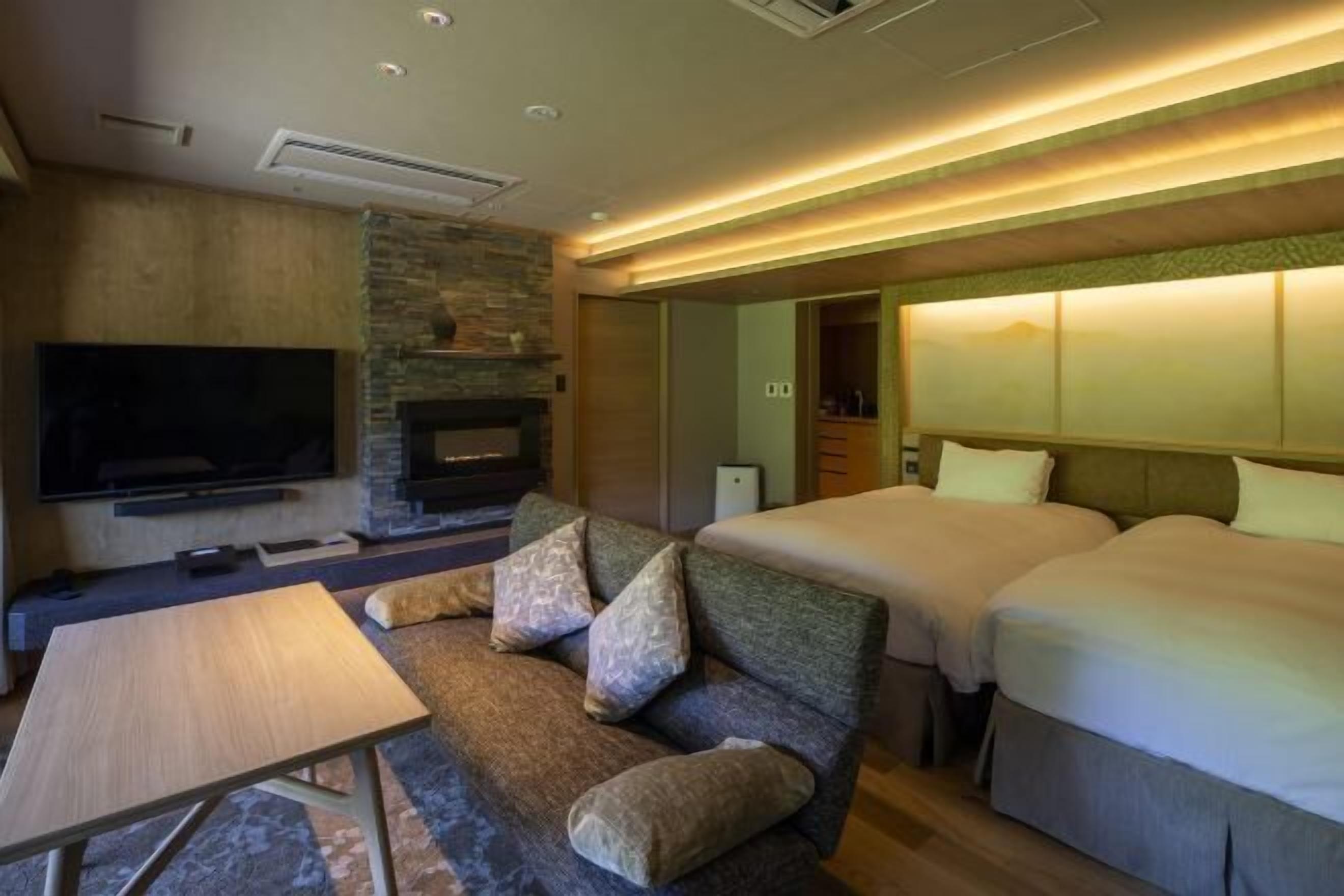 Down duvets, in-room safe, desk, blackout curtains