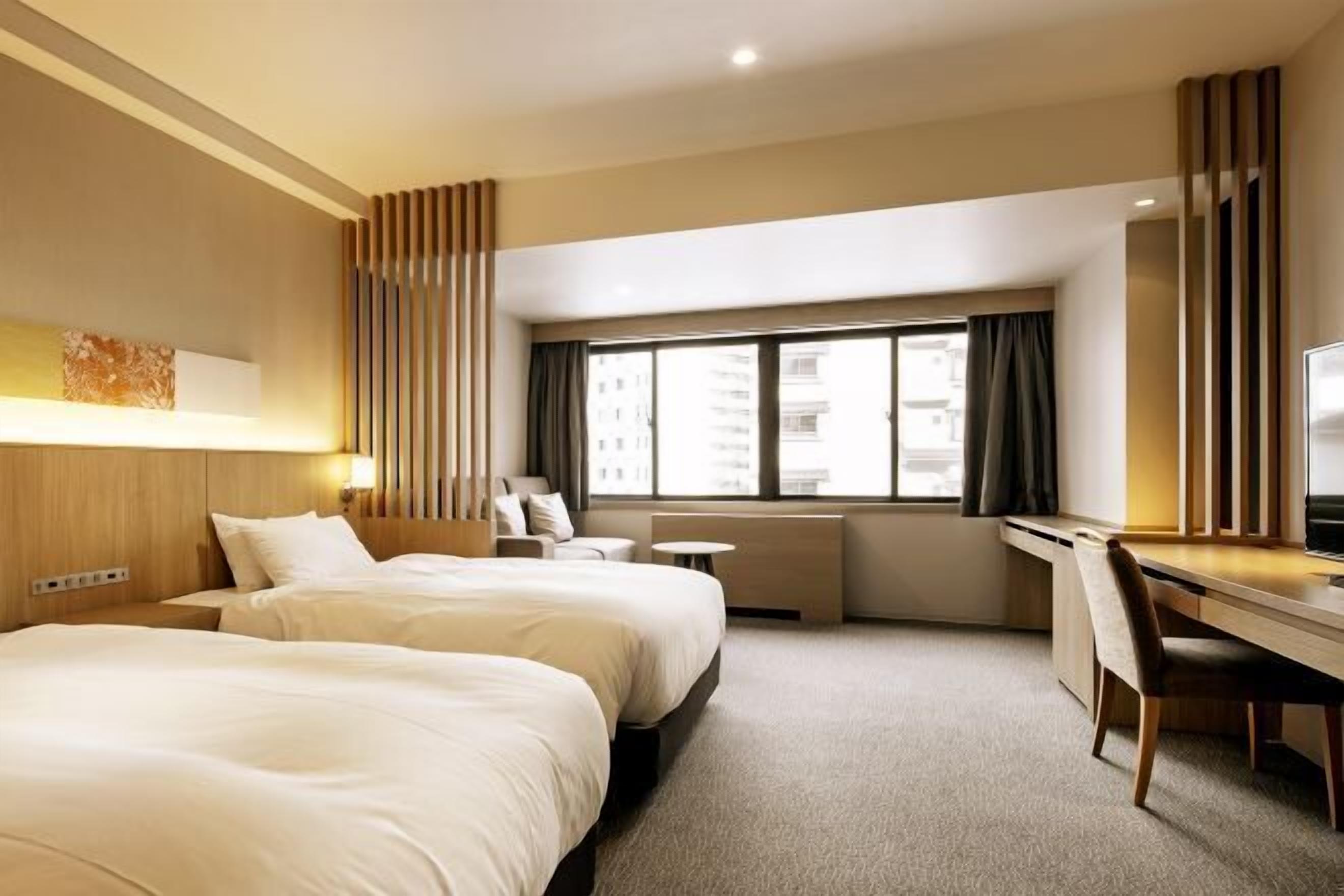 Down duvets, in-room safe, desk, blackout curtains